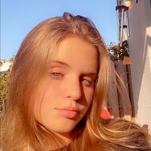 Meet your Posher, Ava